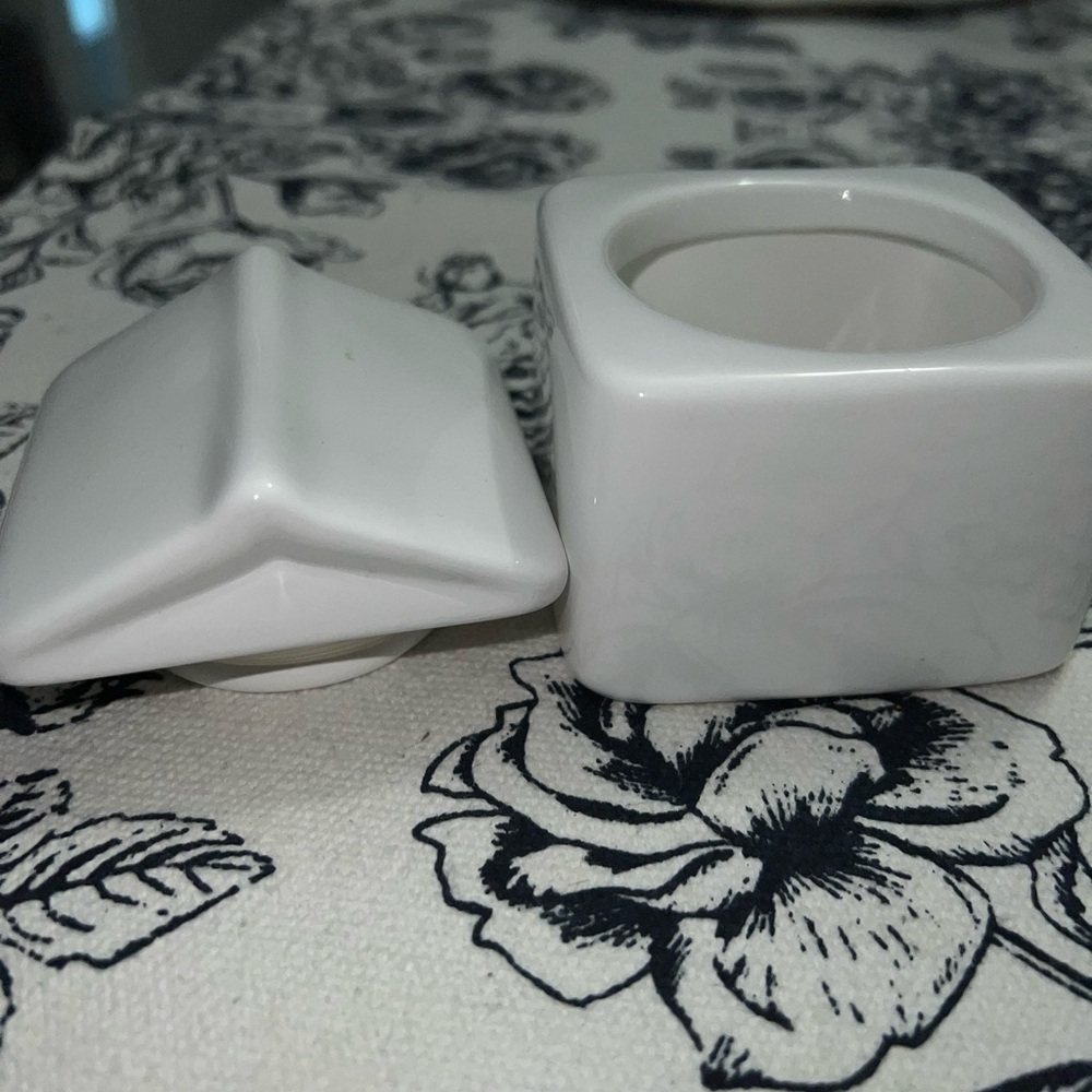 White Ceramic Sugar Container - Picture 4 of 6